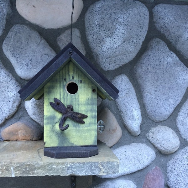 Outdoor Birdhouse, Functional bird's Nest Box, Metal Dragonfly Hook Gardening Birdhouses Outdoor Yard Art, Rustic Bird House, Item#68696