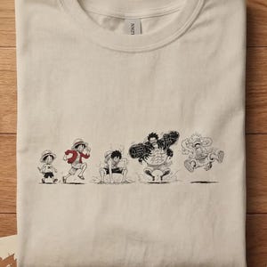 Könnte beinhalten: Rustikales Holzschild mit dem Text "Welcome to our home" in weißen Buchstaben. Das Schild hat eine Used-Optik und ein schlichtes, einladendes Design, ideal für die Dekoration der Haustür.