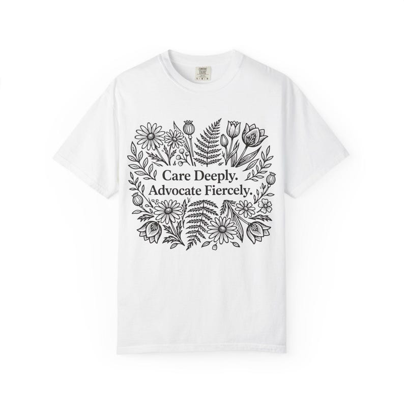 Camiseta de trabajador social, terapeuta, defensa, ayuda profesional, profesional de la salud mental, estampado floral imagen 3