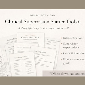 Puede incluir: Descarga digital titulada "Clinical Supervision Starter Toolkit". La imagen muestra una pila de papeles blancos con texto, incluyendo "Conversation Guide" y "Supervision Expectations". Viñetas enumeran temas como "Intro reflection" y "Goals & intentions".