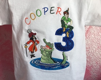 Camiseta bordada personalizada con gancho de Peter Pan y cocodrilo con número de aplique
