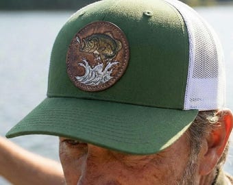 Largemouth Bass Trucker Hat, vegan leren patch, cadeau vissers