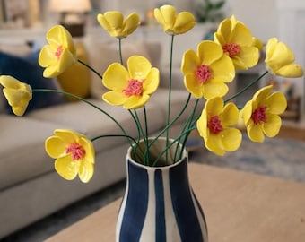 Gula konstgjorda blommor, handgjorda keramiska blommor, blombukett