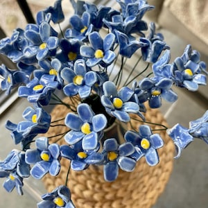 Handgjorda konstgjorda blommor Förgätmigej Keramikblommor – Konstgjord blombukett bild 2
