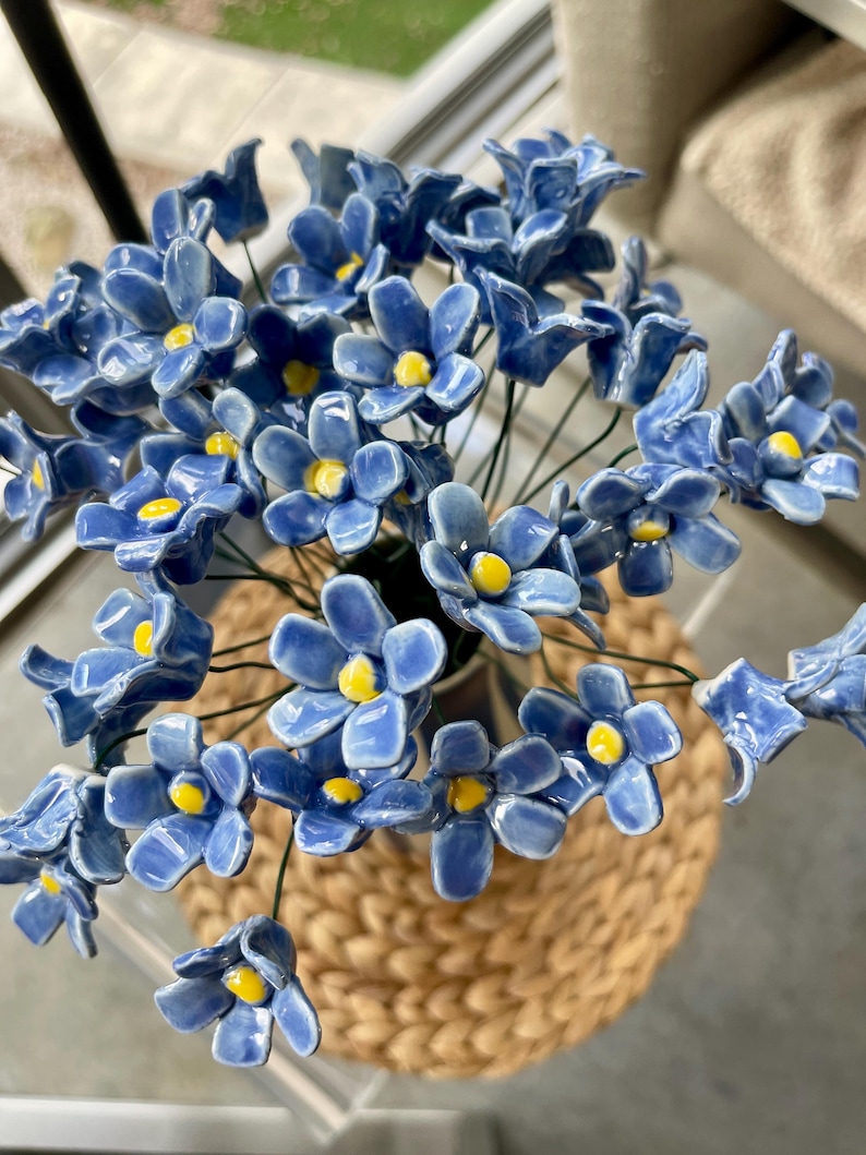 Handgjorda konstgjorda blommor Förgätmigej Keramikblommor – Konstgjord blombukett bild 2