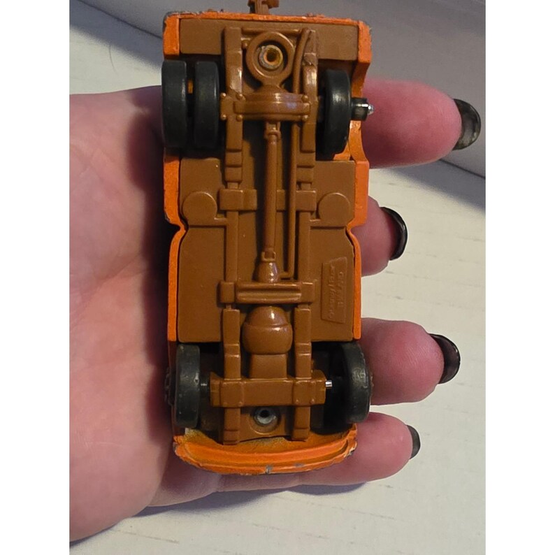 Disney Pixar Tow Mater Diecast 1:55 Marrón Regular Suelto Mattel RUEDA ROTA imagen 6