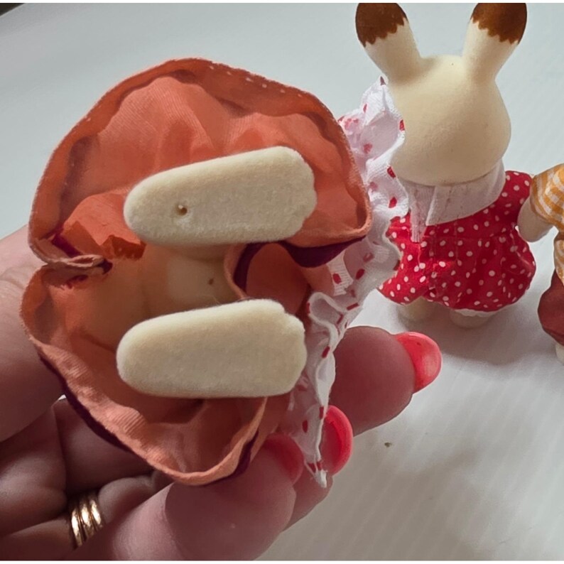 Familia de conejos de chocolate Epoch Sylvanian Families, 3 piezas, color crema, marrón claro CC01 imagen 5