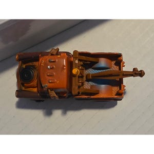 Disney Pixar Tow Mater Diecast 1:55 Marrón Regular Suelto Mattel RUEDA ROTA imagen 5
