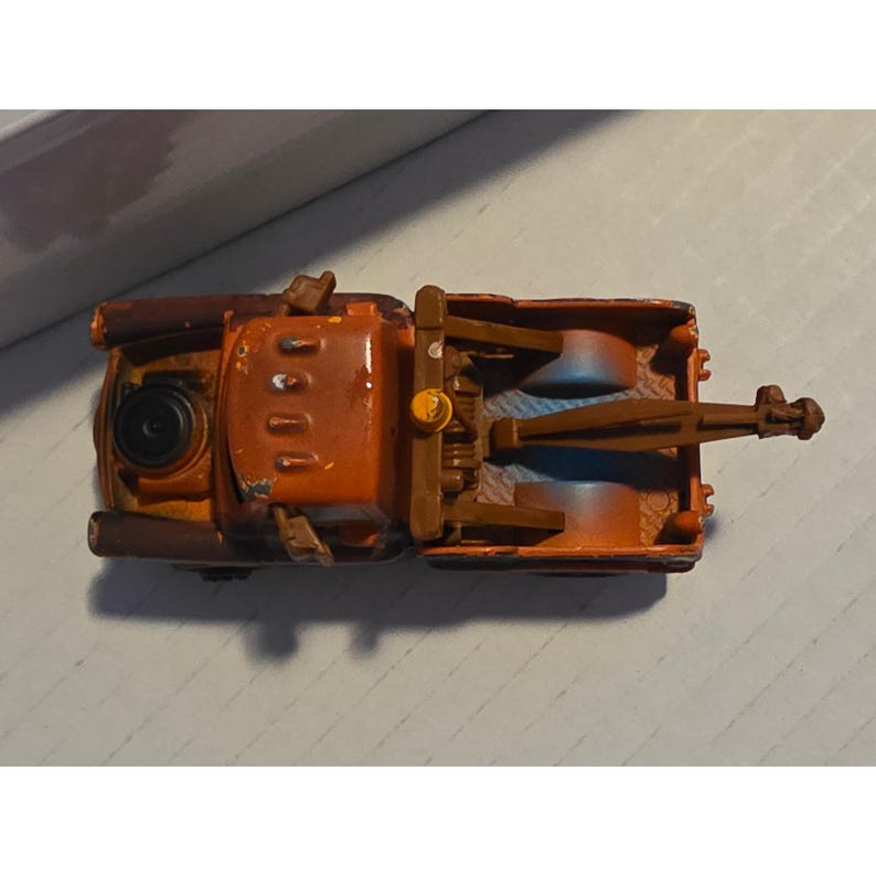 Disney Pixar Tow Mater Diecast 1:55 Marrón Regular Suelto Mattel RUEDA ROTA imagen 5