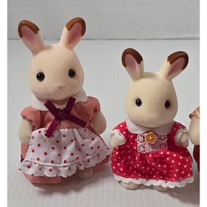 Familia de conejos de chocolate Epoch Sylvanian Families, 3 piezas, color crema, marrón claro CC01 imagen 3