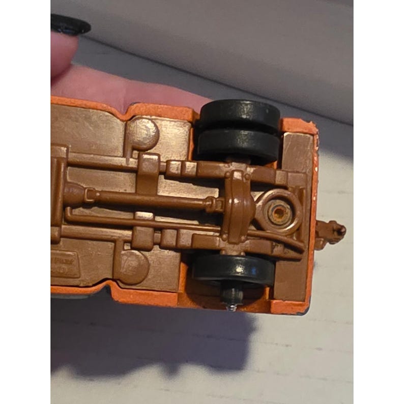 Disney Pixar Tow Mater Diecast 1:55 Marrón Regular Suelto Mattel RUEDA ROTA imagen 9