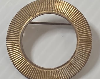 Omärkt cirkelbrosch 1,5 i guldton Fair Vintage Sunburst-nål