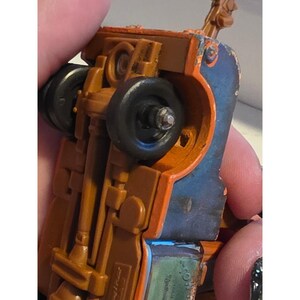 Disney Pixar Tow Mater Diecast 1:55 Marrón Regular Suelto Mattel RUEDA ROTA imagen 7