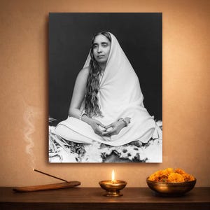 Fotografía clásica restaurada de Sri Sarada Devi (Santa Madre)