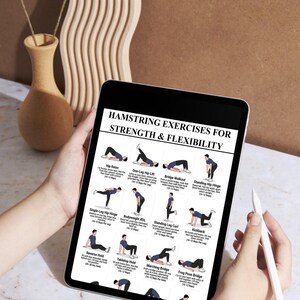 K&ouml;nnte beinhalten: Ein digitales Tablet mit einer &Uuml;bersichtstabelle namens Hamstring Exercises for Strength & Flexibility, die zw&ouml;lf schwarz-wei&szlig;e Illustrationen verschiedener &Uuml;bungen mit beschreibenden Texten und Wiederholungszahlen zeigt.