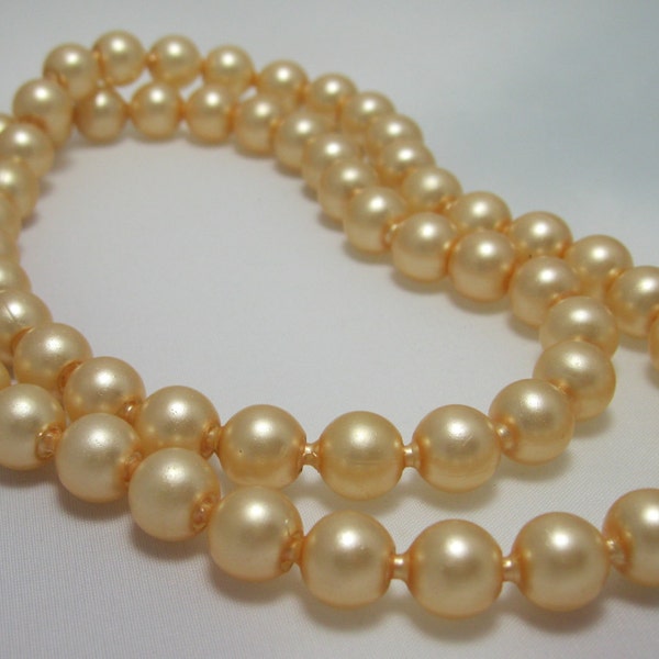 Pearl Knall es Halskette - Snap Bead Halskette - Pearlized Latte Kunststoff Halskette - Retro Kitsch - 1950 - Vintage Halskette