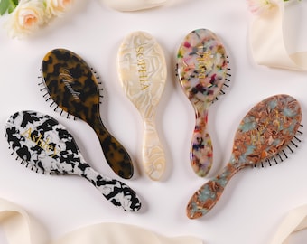 名入れ可能なアセテート製ヘアブラシ、カスタムネーム入りパドルブラシ、手描き文字入り刻印ヘアブラシ、ブライズメイドギフト、母の日ギフト