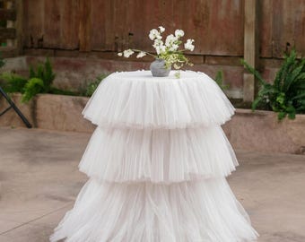 Elegante gelaagde tule voor luxe bruiloftsdecoratie, desserttafel, champagnemuur en ceremoniestyling