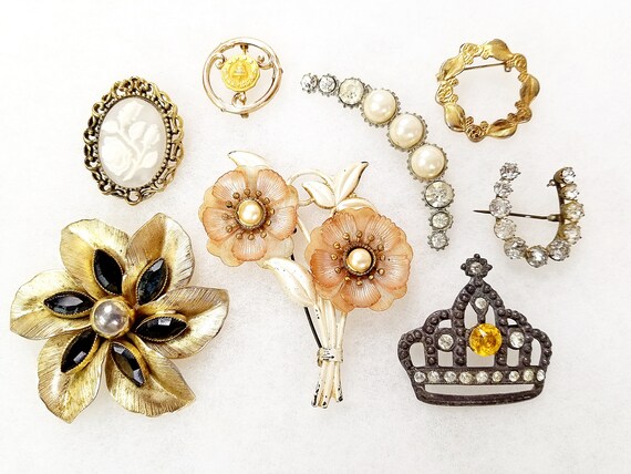 Costume Jewelry Pins Lot of Eight NEW