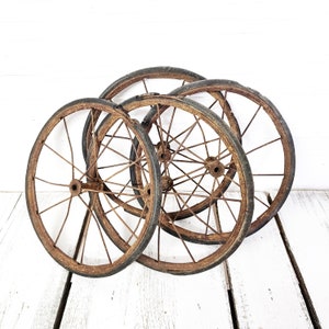 Salvaged Rusty Metal Buggy Wheels, Heavily Aged Buggy Wheels, Photo Props, Wall  Decor, Junk Art Supplies, #3504