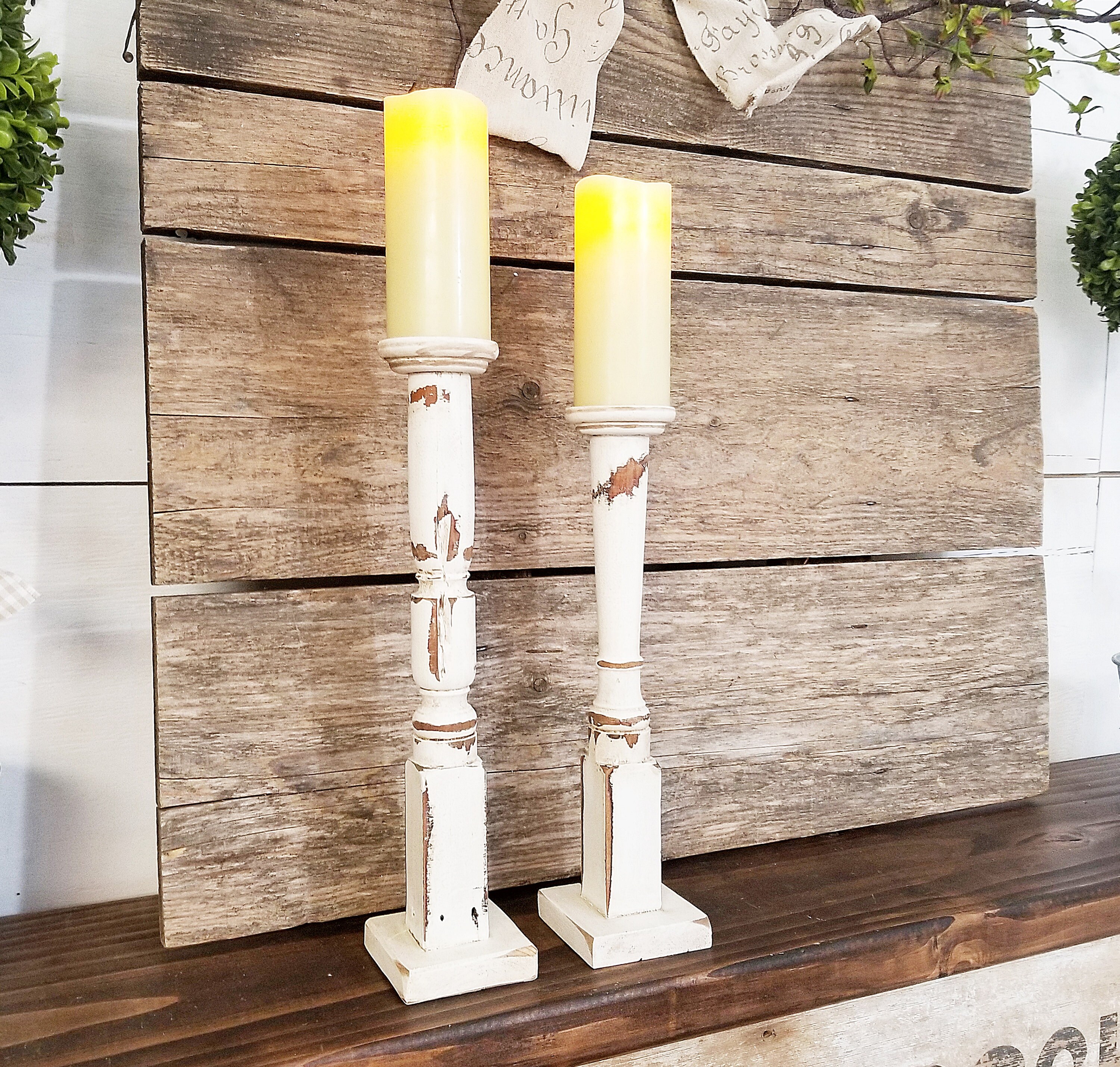 Candelabros de pilar de madera blanca conjunto de dos | Etsy