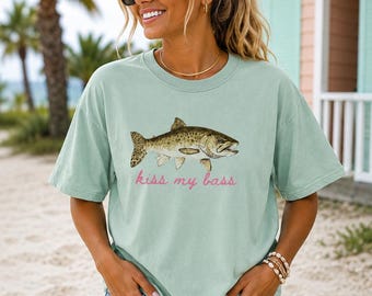 Kiss My Bass PNG, zabawny projekt wędkarski, pobieranie cyfrowe, przezroczyste tło