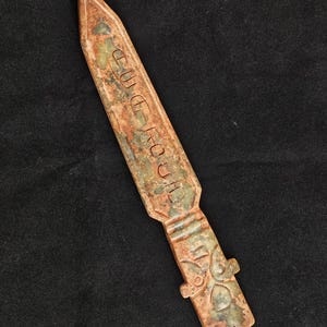 9,1" odjursansiktsmönster sigillskript jadesvärd - antikt arkaiskt svärdformat jadehänge