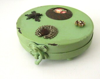 Trinket box Shabby Chic metal jewelry Vintage jewels black bee and flowers trinket box gift box Vintage distressed green mint green handmade