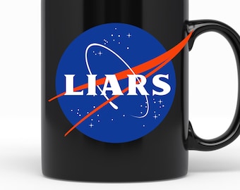 Flat Earth Mug - Funny Conspiracy Theorist Coffee Cup NASA Liars Parody Unhinged Meme Gag Gift