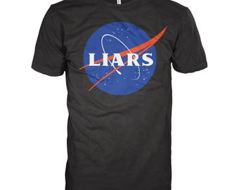 Flat Earth Shirt - Funny Conspiracy Theorist Tshirt NASA Liars Parody Gift for Friends Unisex Plus Size 2XL 3XL 4XL 5XL
