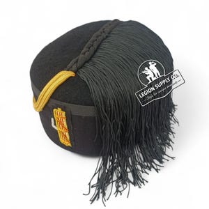 Handgjord italiensk fez-hatt i ull med fransar: Historisk cosplay med broderad lapp