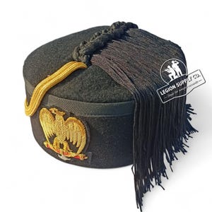 Handgemaakte Italiaanse fez-pet merinowol wintervilt met goudborduurwerk jaren 1940 hoge militaire hoofddeksels voor verzamelaars en re-enactors