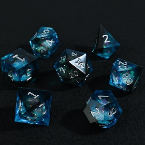 Sharp Edge Resin Liquid Core Tärningsset, TTRPG DND-present