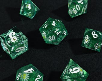 Starlit Daisy Dice Resin Liquid Dice Handcrafted Resin DnD Dice Set Purple Galaxy Dice with Real Daisy Flowers