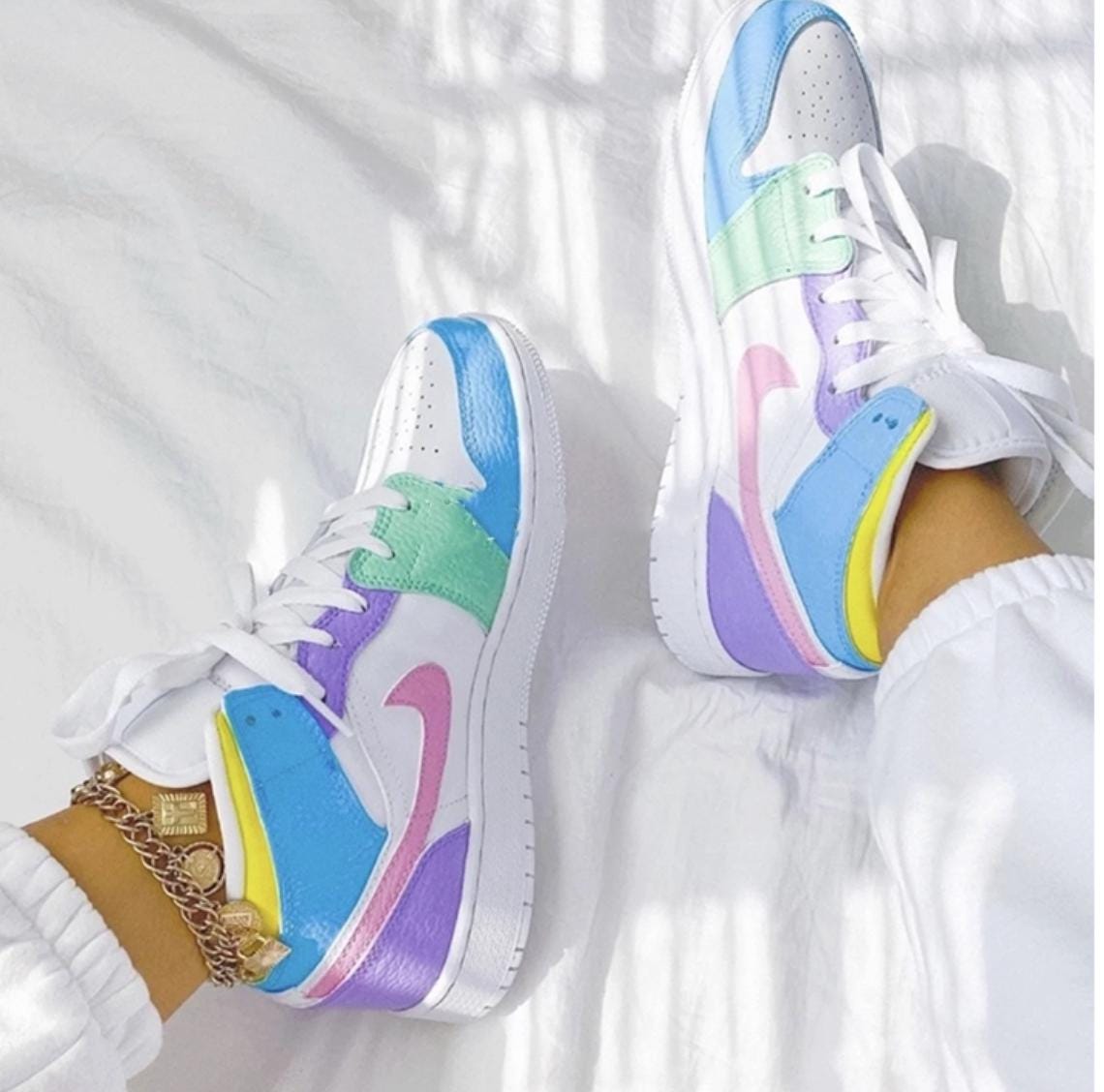 multi colored nike womens shoes
