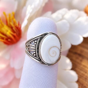 Shiva Eye Shell Ring: 925 Sterling Silver, Handgjord snäckskal Statement-ring