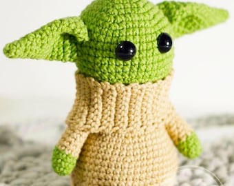 Grünes Alien Baby Amigurumi PDF Häkelanleitung - süsses gehäkeltes Kuscheltier