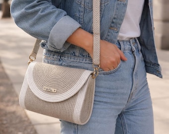 Handgefertigte Umhängetasche aus Baumwollkordel, beige Boho-Schultertasche, verstellbarer Riemen