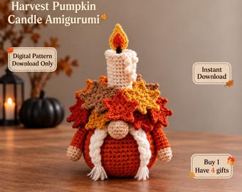 Puede incluir: Un gnomo amigurumi de ganchillo con forma de calabaza que lleva una vela blanca con una llama amarilla y naranja. El gnomo está decorado con hojas de colores otoñales en rojo, naranja y marrón. Tiene trenzas blancas y una nariz redonda.