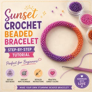 Op de afbeelding: Een cirkelvormige kralenarmband met een verloop van paarse naar oranje zaadkralen. De afbeelding bevat tekst met Sunset Crochet Beaded Bracelet, Step-by-Step Tutorial en Perfect for Beginners, naast kleine bakjes met kralen en een haaknaald.