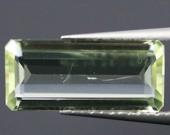 Piedra preciosa de turmalina verde: Verdelita de talla baguette de 2,1 quilates procedente de Brasil