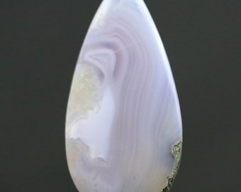 Cabujón de lágrima de calcedonia • Piedra preciosa natural con bandas • Cristal curativo bohemio • Piedra para hacer joyas