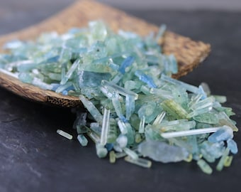 Lote de cristales de aguamarina en bruto: piedras preciosas curativas azules y verdes (20 quilates, 5-25 mm)