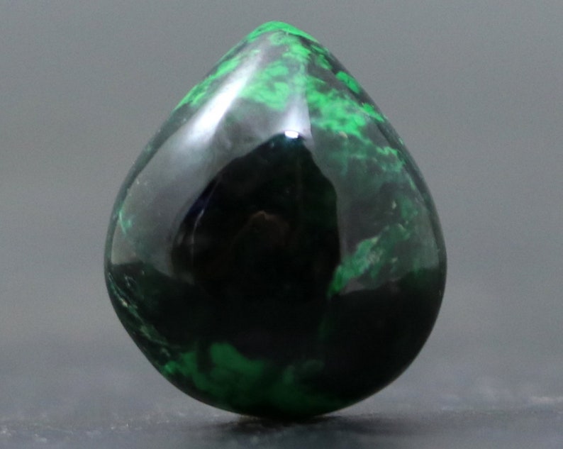 V4771 Maw Sit Sit Jade Beautiful Green and Black Rare Gemstone