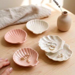 Ceramic Shell Trinket Dish, Coastal Jewelry Tray, Beach Catchall Dish, Seashell Ring Holder, Mother’s Day Gift, Gift for Her