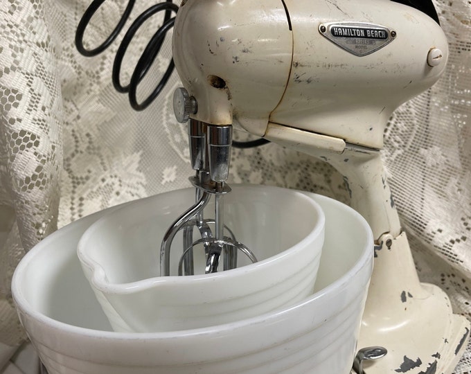 Vintage Hamilton Beach Model G Counter Top Mix Master Elec Mixer Milk