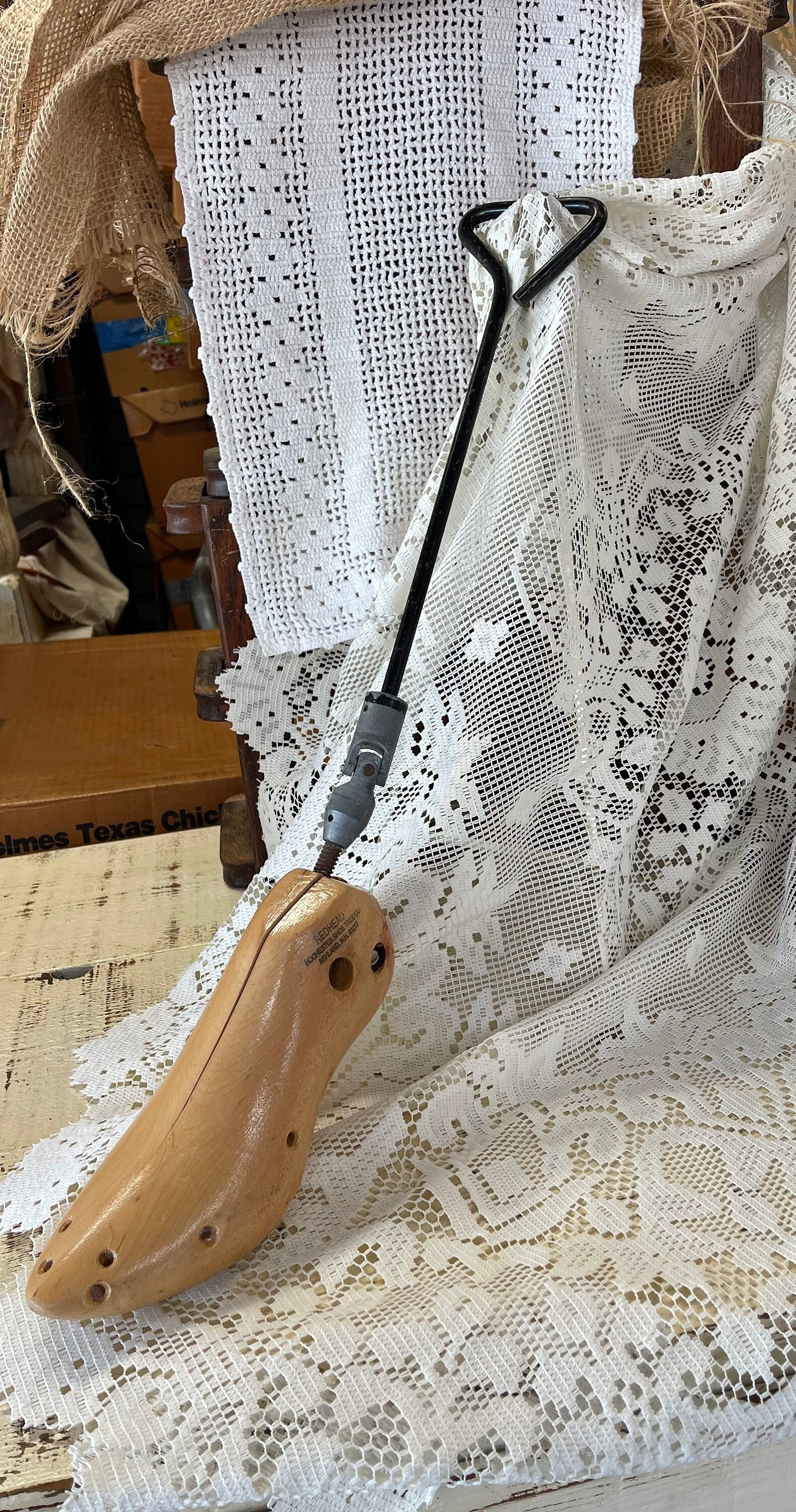 mechanical shoe stretcher