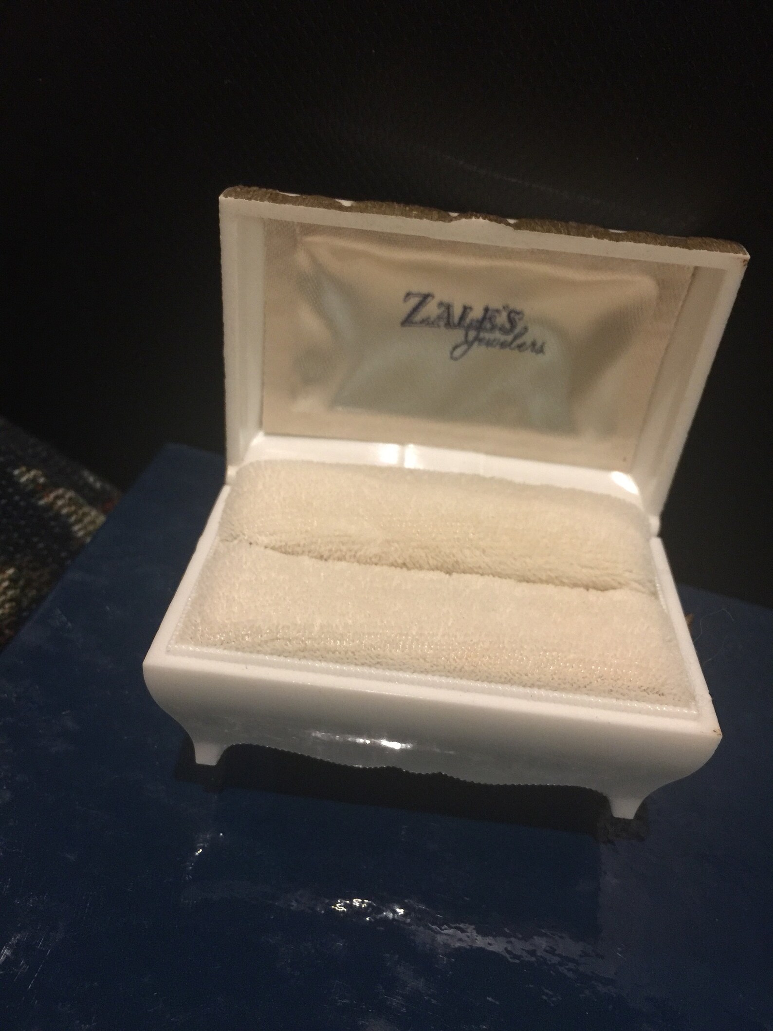 Bx RING Box Casket Chest Zale's Vintage Footed Chest Double Ring Box