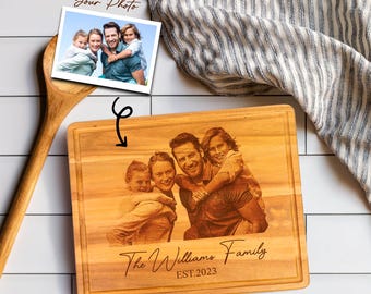 Personalisiertes Live Edge Board Laser graviertes Schneidebrett Foto - Benutzerdefiniertes Bild für Familienporträt