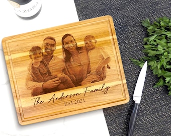 Personalisiertes Live Edge Board Laser graviertes Schneidebrett Foto - Benutzerdefiniertes Bild für Familienporträt